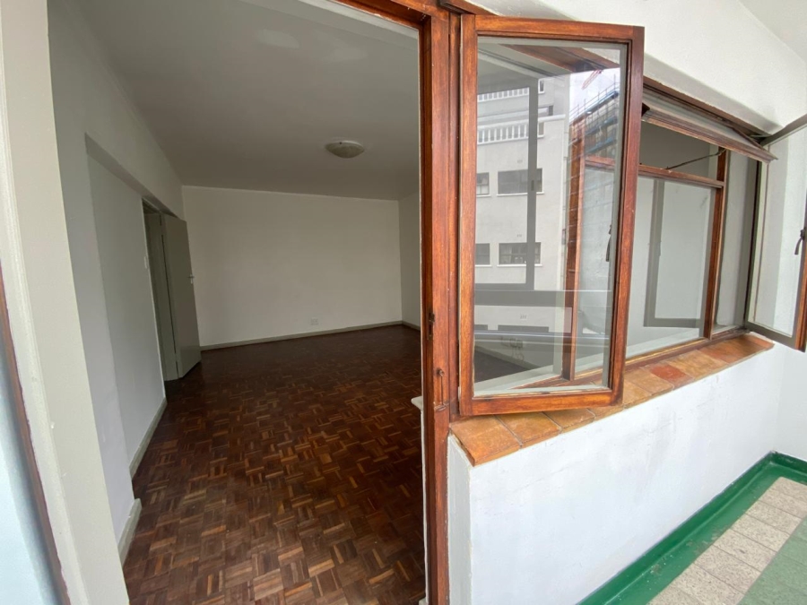 To Let 1 Bedroom Property for Rent in Sea Point Western Cape